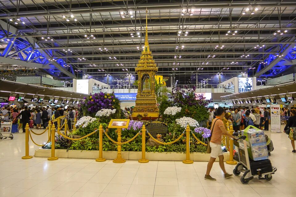 Шереметьево бангкок сегодня. Аэропорт Тайланда Бангкок. Суварнабхуми аэропорт. Аэропорт Суварнабхуми Таиланд. Пхукет Бангкок Суварнабхуми.