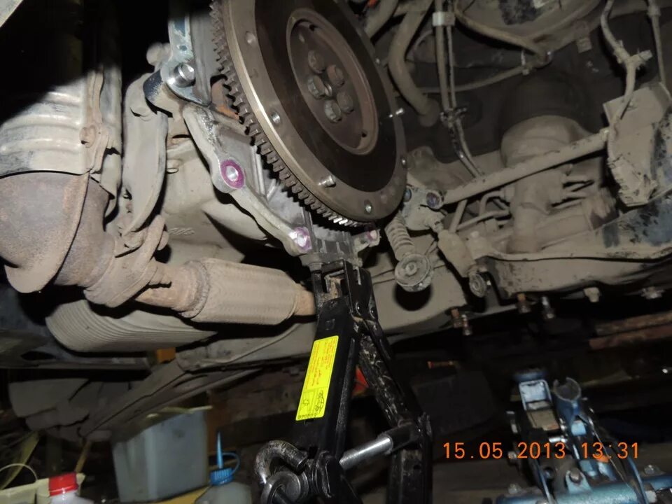 Замена лампы в фаре getz. Задний бампер хендай гетц. Хендай акцент 2008 салонный фильтр. Разъем фары на h4 акцент тагаз. Как поменять на хендай гетц.