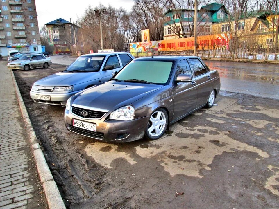 Приора кориандр тонированная. Приоры в дубае. Приора в дубае. Белая приора в тонере. Приора 68.