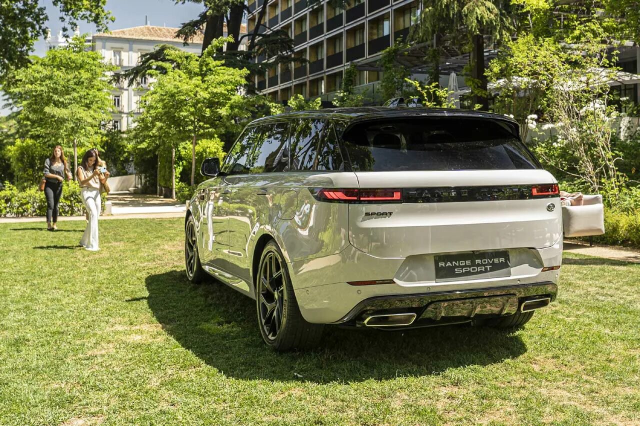 Купить рендж ровер 2023. Range Rover Sport 2023. Ленд Ровер спорт 2022. New range Rover Sport 2023. Рендж Ровер спорт 2022.