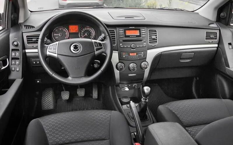 Салоны санг енг. SSANGYONG Actyon 2006 салон. SSANGYONG Actyon 1 салон. Саньенг Актион салон. Салон Санг енг Актион Нью.