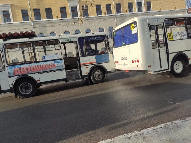 Автобус номер 0. Автобус 8 Воронеж. Автобус 2 брянсквбасеин. Номер автобуса подросток. Про маршрутку номер 530 а.