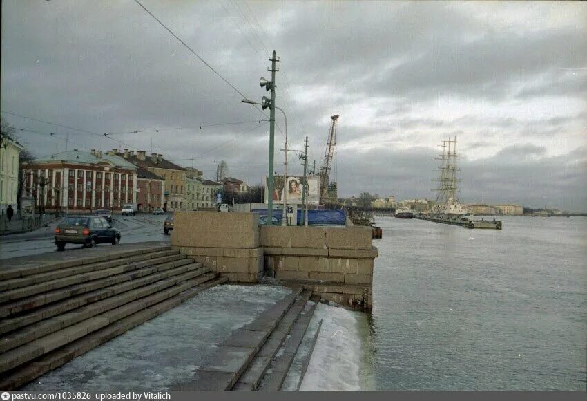 Набережная лейтенанта шмидта 19. Набережная шмидта 37. Набережная лейтенанта шмидта санкт-петербург. Набережная шмидта 37. П брюллова наб лейтенанта шмидта 37 санкт-петербург.