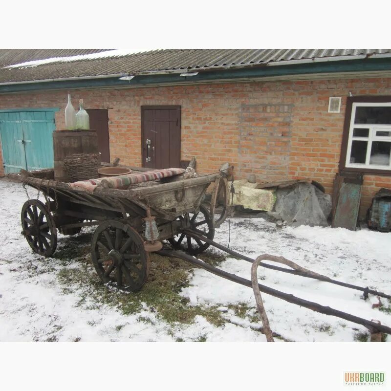 Телега. Лошадь запряженная в телегу. Старая деревянная телега. Воз повозка. Воз тележка.