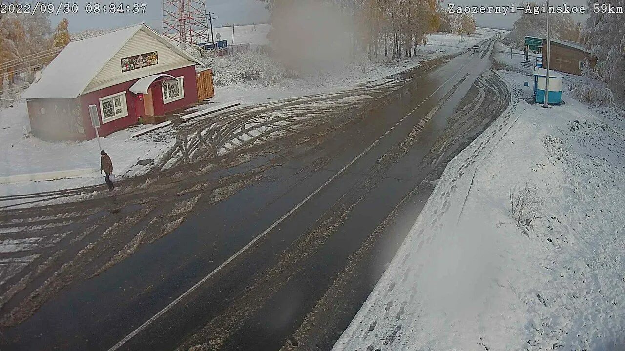 Только что выпавший снег. Снег в красноярске. трасса красноярск. дороги в снегах высокие. снег на трассе м5.