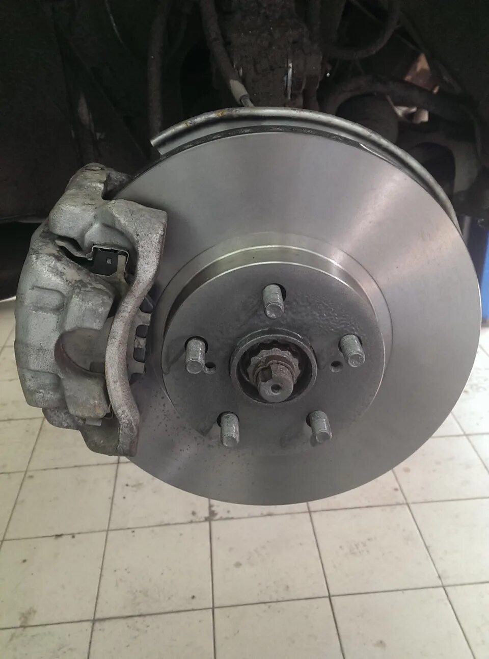 4351220450 диски тормозные. Тормозной диск калдина. Тормозной диск калдина. Вентилируемые тормозные диски на корона премио ат 211 кузов минусы. Диаметр переднего тормозного диска тойота карина ат 211 2 модель.