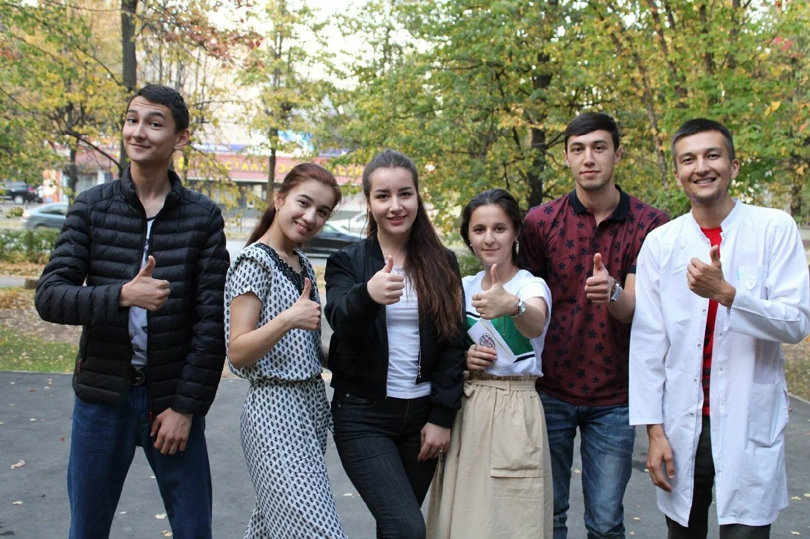 Таджикский молодежный. Таджикская молодежь. Таджикистан современная молодежь. Таджики молодежь. Молодежь Душанбе.