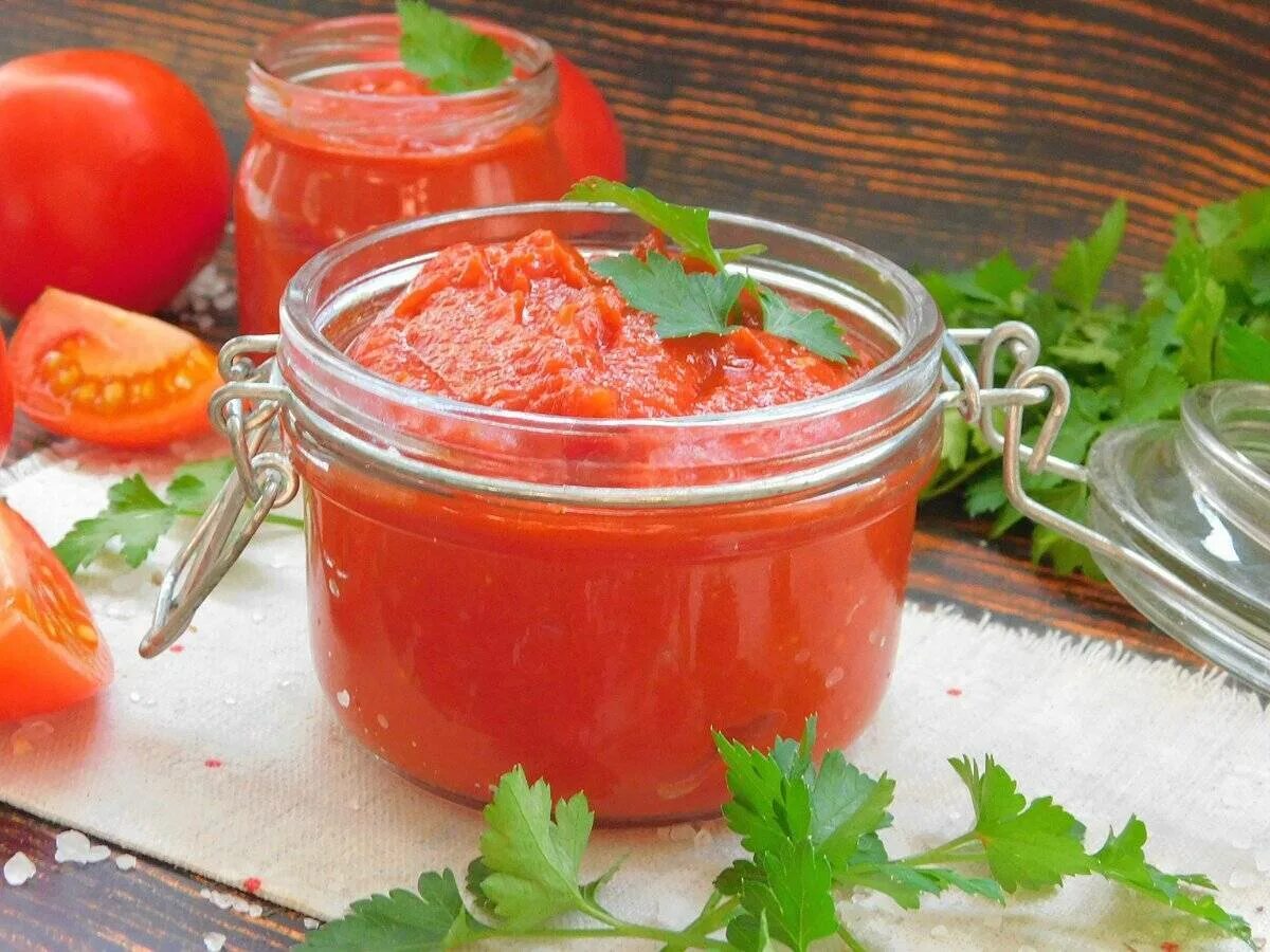 Сделать томатный сок из домашних помидор. Томатная паста. Томатная паста из помидор. Паста из помидор на зиму. Томатная паста Помидоровна.