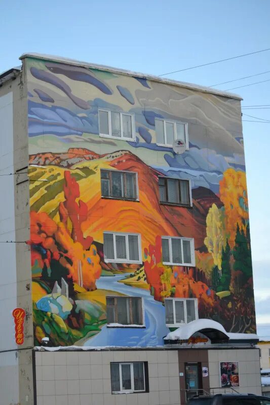 Мурманск рисунок детский. Дом художника мурманск. Граффити мурманск. Мурал в парке музеон. Магазин интерьерных красок.