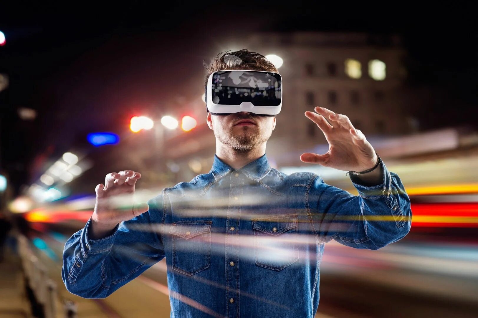 VR виртуальная реальность. Вируальная реальность. Визуальная реальность. Человек в очках виртуальной реальности.