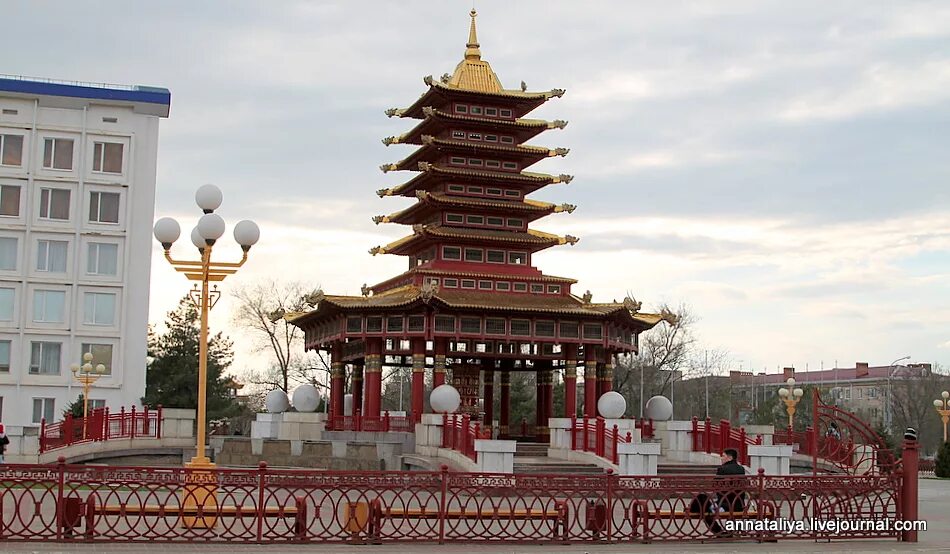 Пагода семи дней в минске. Элиста пагода семи. Пагода семи дней в минске. Золотые ворота элиста. Пагода семи дней в минске.