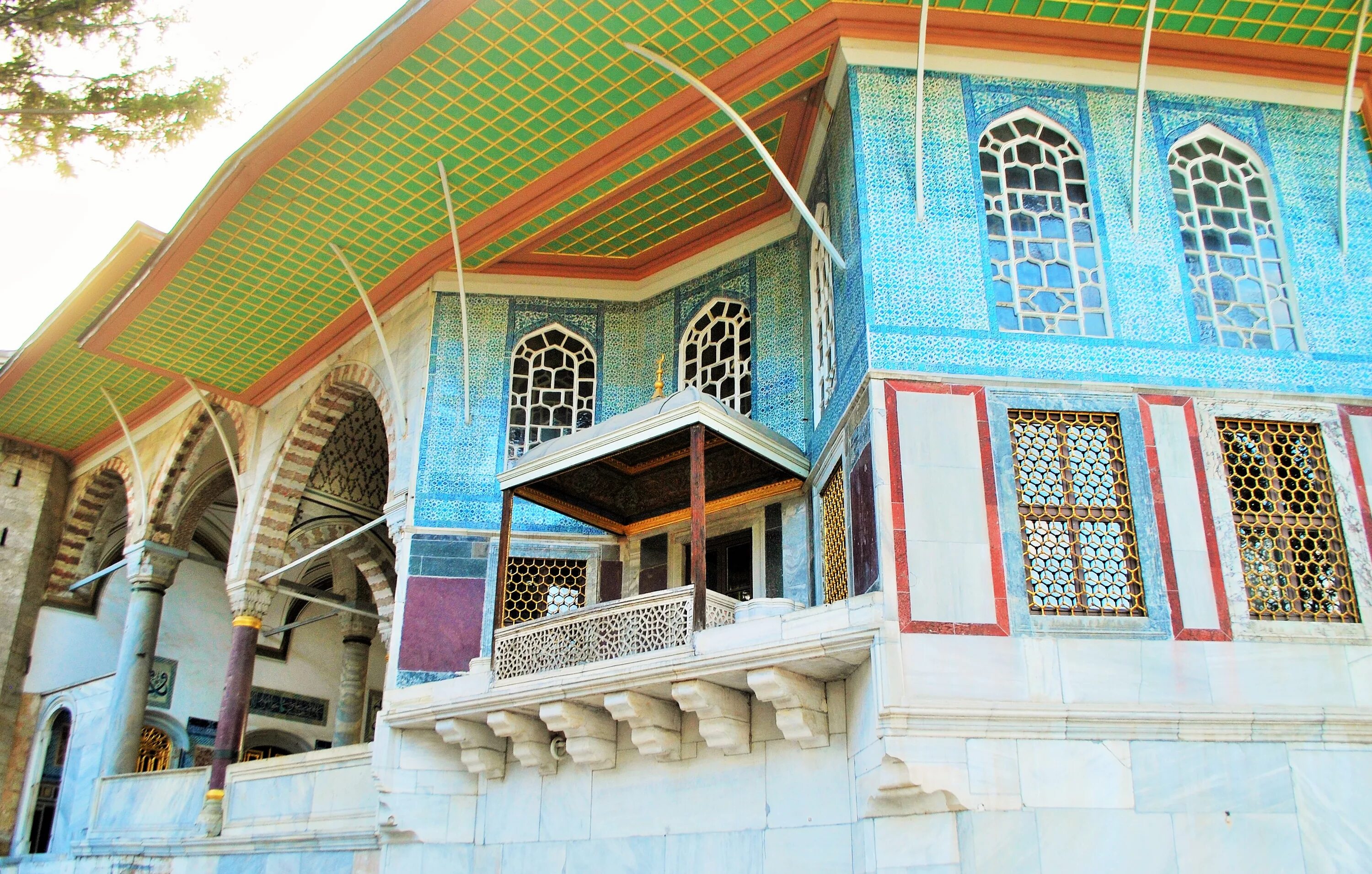 султанов 5 букв