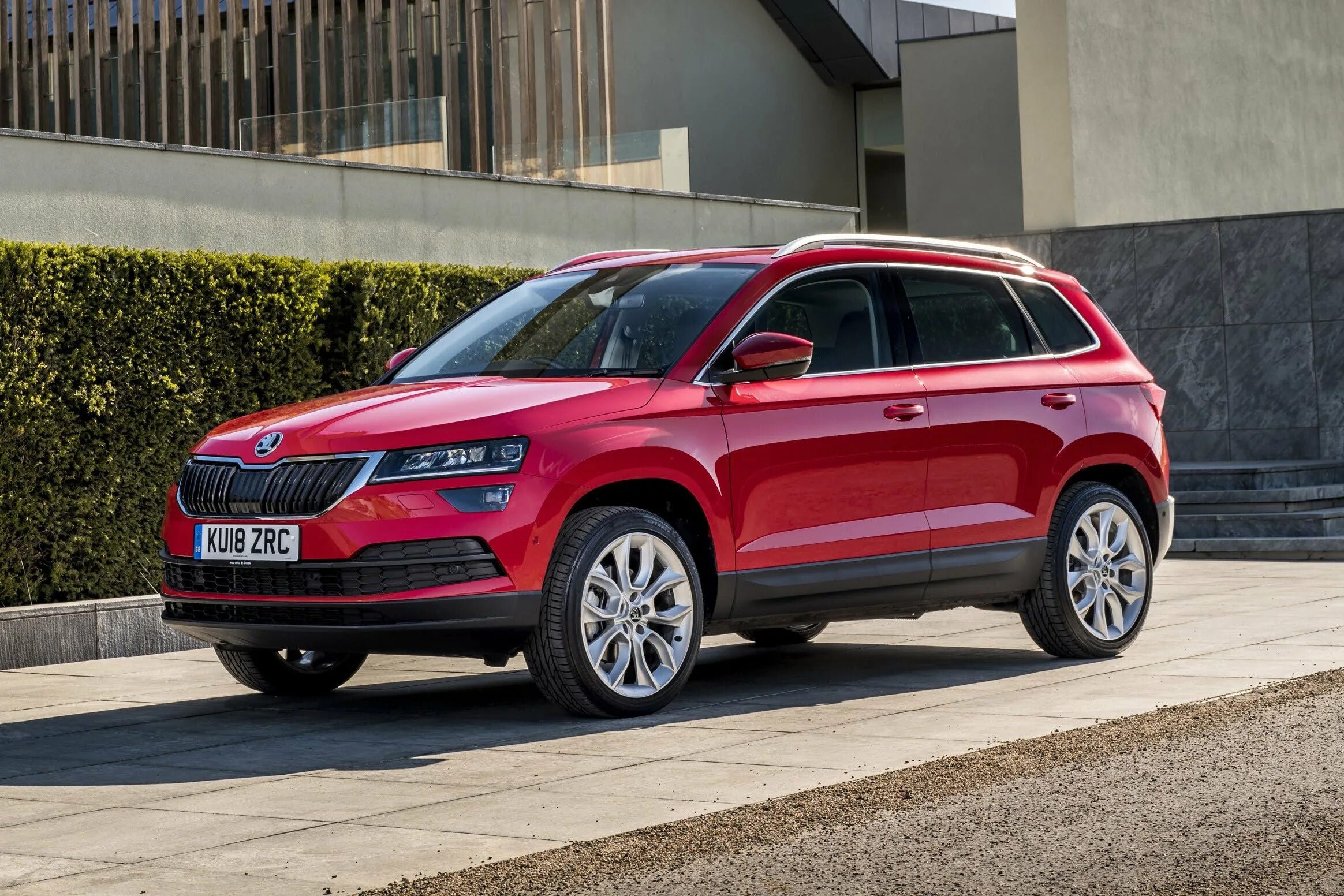 Карок из китая. Шкода карок 2025. skoda karoq 2025. skoda karoq sportline 2025. skoda karoq 2017.