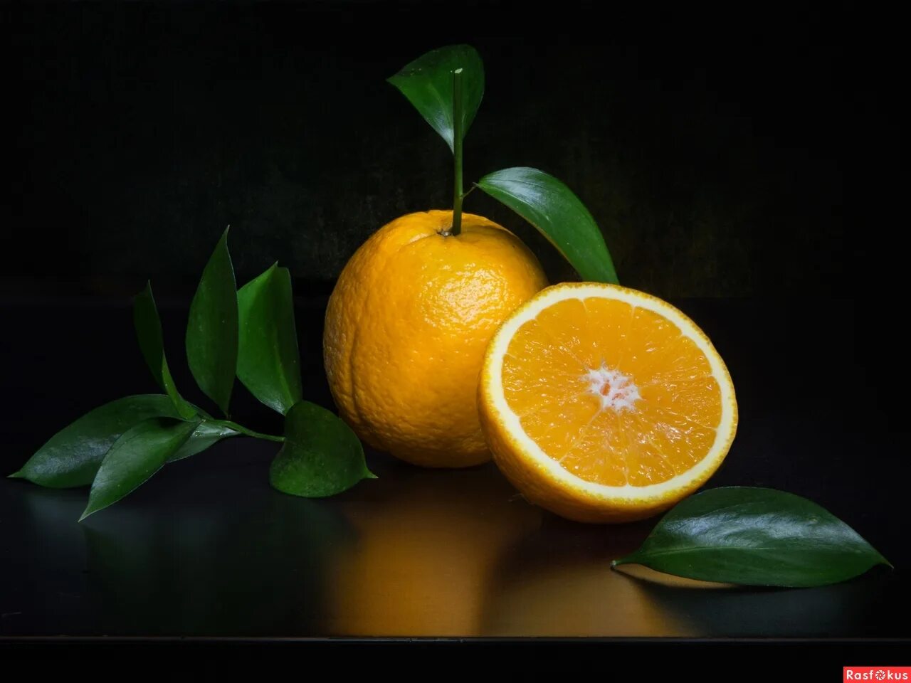 натюрморт с апельсинами. апельсины автор. апельсин гуашью. апельсины автор. оранжевый апельсин.