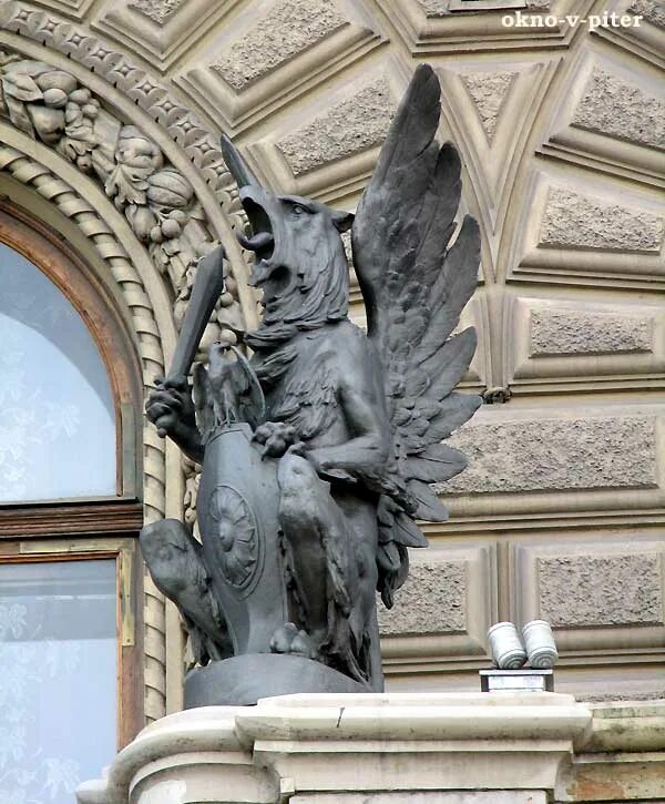 Горный университет портик. Двуглавый орел петропавловские ворота. Орёл неорусский стиль банк. Двуглавый орел в российской империи на зданиях. Орел фасад.