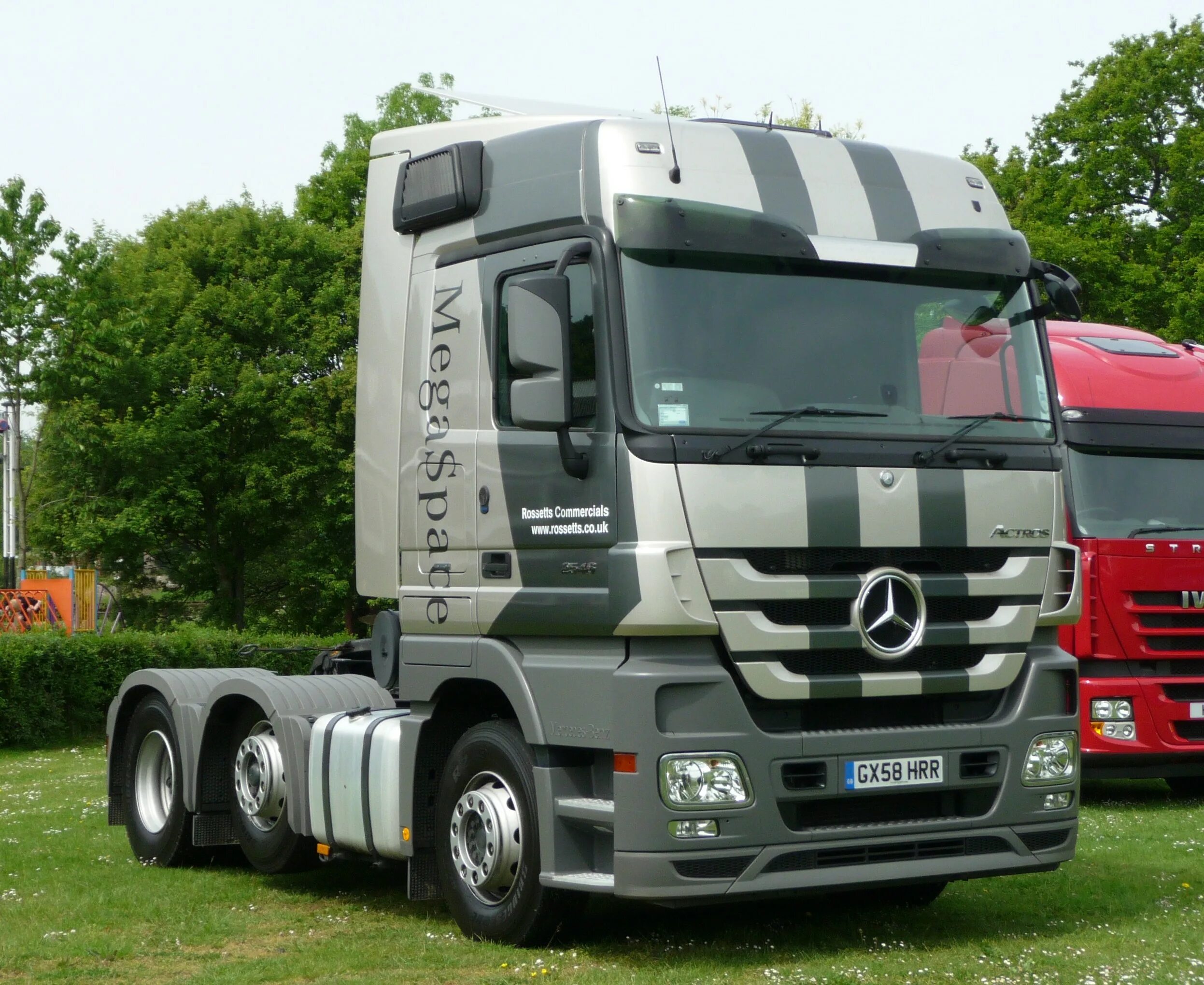 Куплю мерседес актрос б у. Мерседес Бенц Актрос. Mercedes Benz 2546 Actros. Mercedes Actros 6x2. Тягач Мерседес Бенц Актрос.