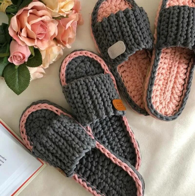 Пряжа для подошвы. Тапочки sideways Slipper. Тапочки из пряжи Альпина Долли. Тапочки крючком. Домашние тапочки крючком.