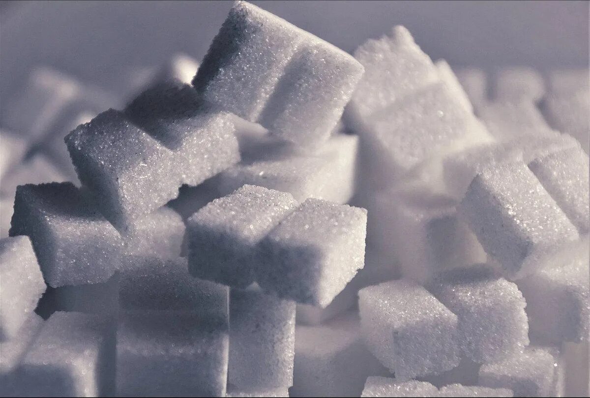 Сахар плотный. Рафинированный сахар. Кубики сахара. Переработанный сахар. Сахар в кубиках.