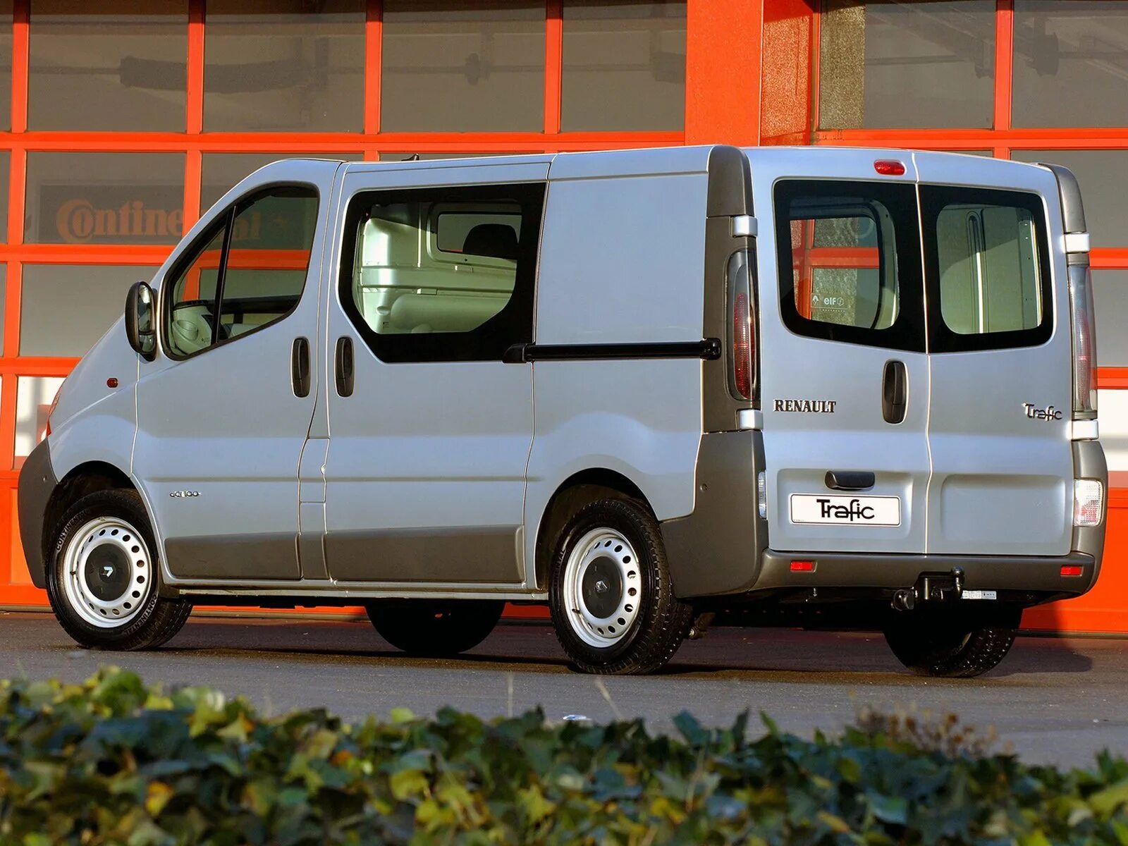 Фото трафик. Renault Traffic 2001. Минивэн Renault Trafic. Рено трафик 2001. Рено трафик 4.