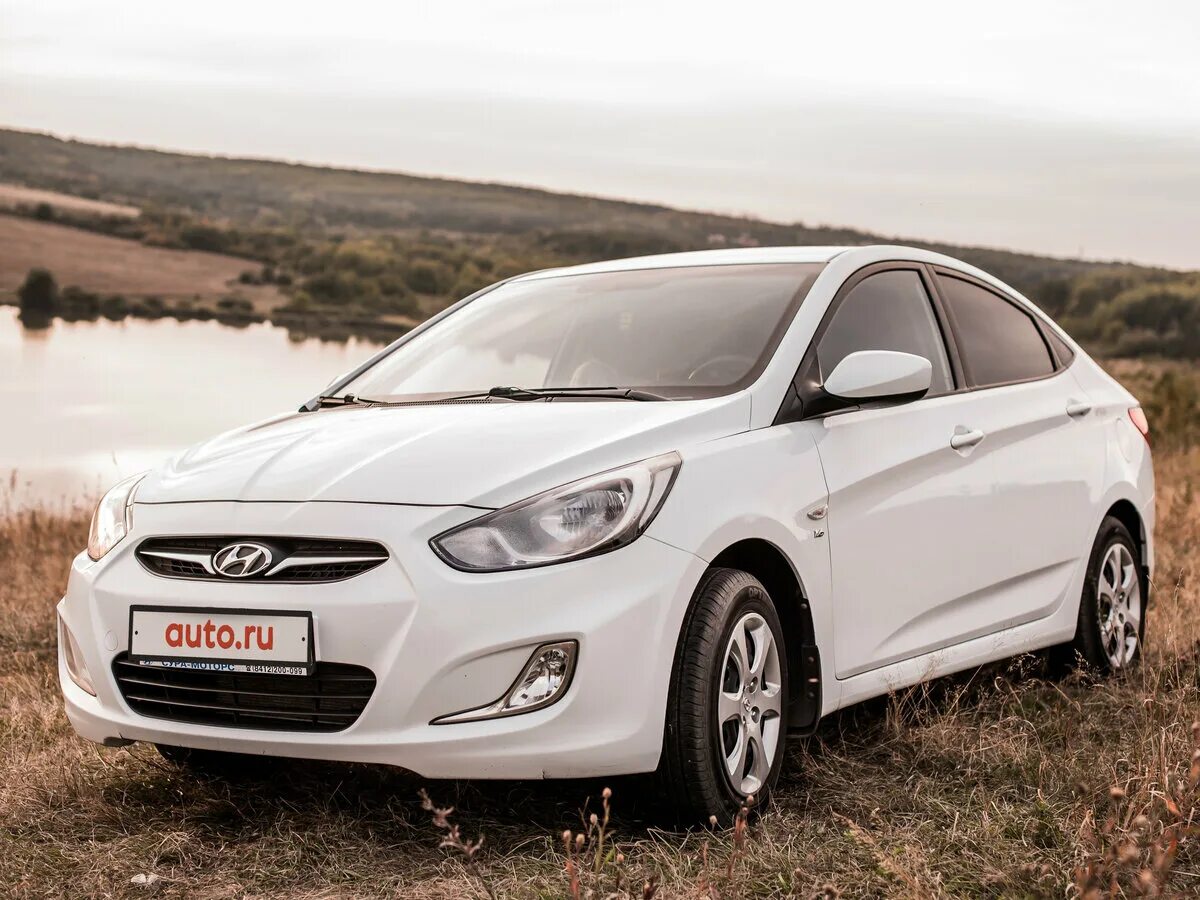 Hyundai Solaris 2013. Hyundai Solaris i 2013. Хендай Солярис 2013 седан. Хендай Солярис 2013 белый седан.