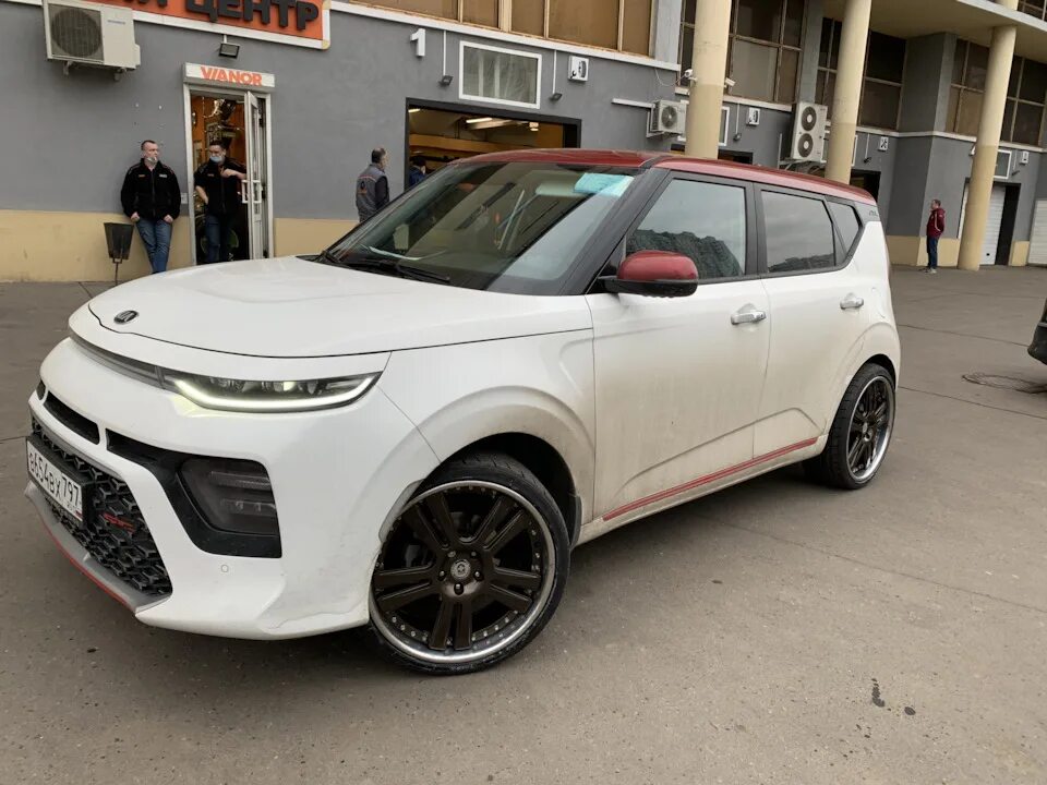 Киа соул 17. Kia Soul r20. Кия соул r 20. Kia Soul 3. Kia Soul на 19 дисках.