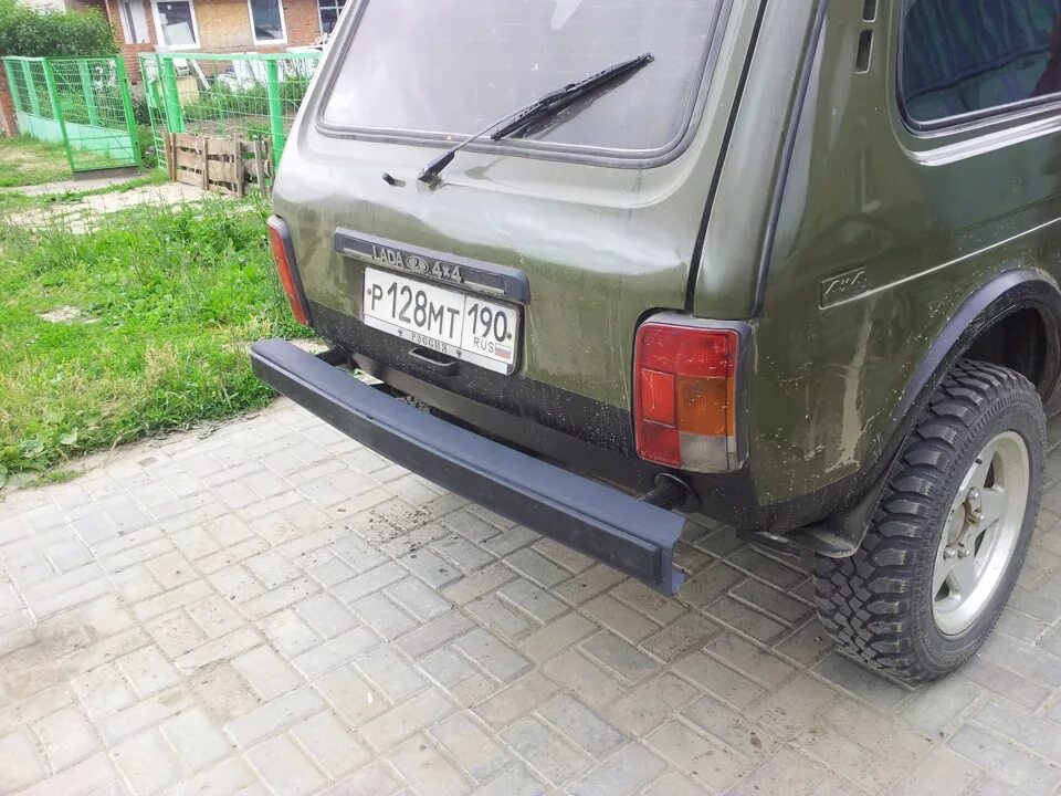 Покрасить бампер нивы. Бампер нива 21213 железный заводской. крепление заднего бампера нива 21213. нива 2121 без бамперов.