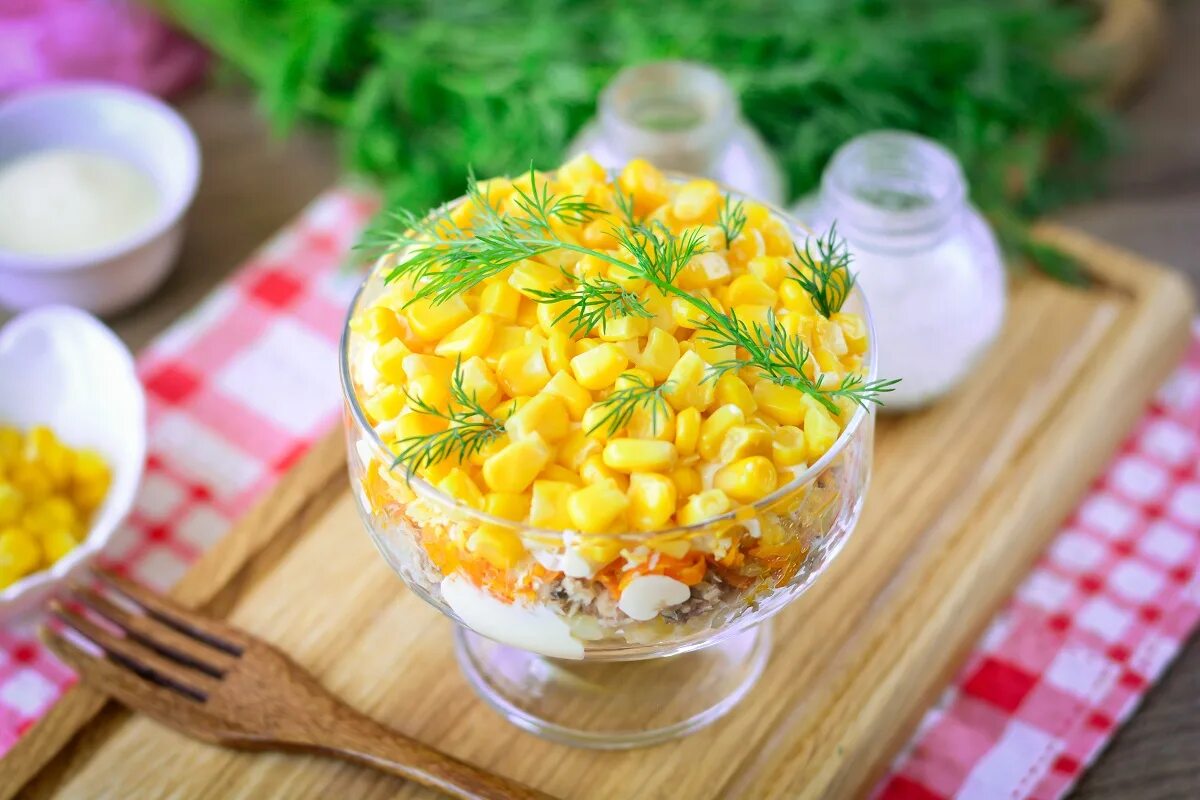 Салат с огурцом и кукурузой - пошаговый рецепт с фото (24320 просмотров)