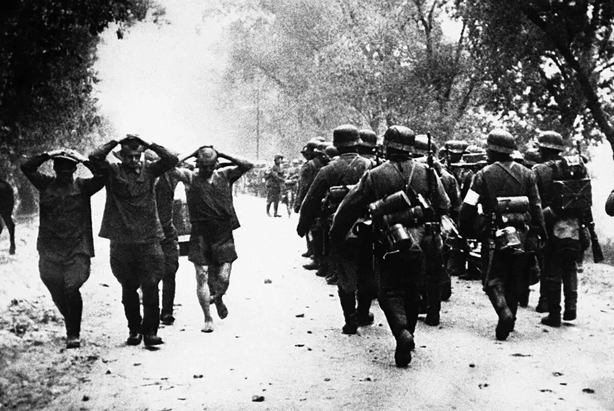 Германия между войнами. Вторая мировая война 22 июня 1941. Operation Barbarossa 1941. Фашисты напали на СССР 1941. Немецкие войска пересекают границу советского Союза 22 июня 1941 1941.