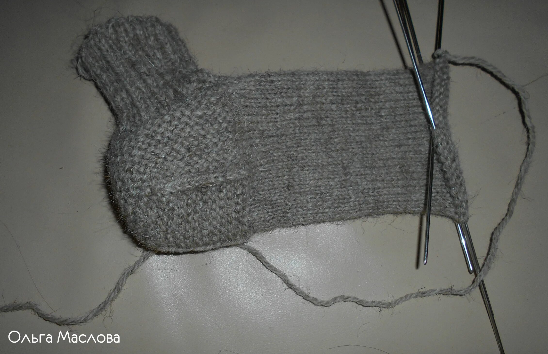 Носки связанные на 5 спицах. Вязка носок на 5. Вязание спицами носочки. Носки связанные на 5 спицах. Вязка носок на 5.