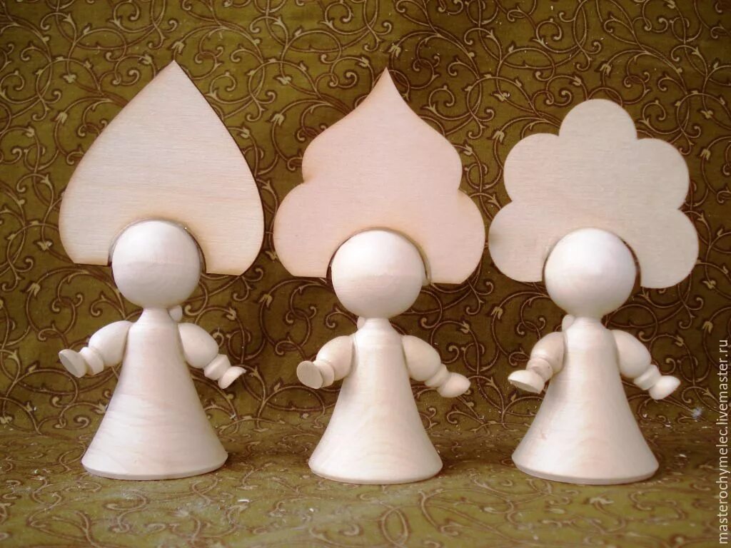 Болванка девушка. Деревянные заготовки девочки. Заготовка из дерева коньки. Как раскрасить деревянную заготовку с цветами. Студенты расписывают деревянные заготовки.