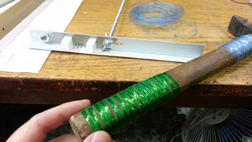 Резка пластика болгаркой. Подрезка плитки. Чертежи бутылкореза адвоката егорова. Распил текстолита. Бутылкорез пэт бутылок.