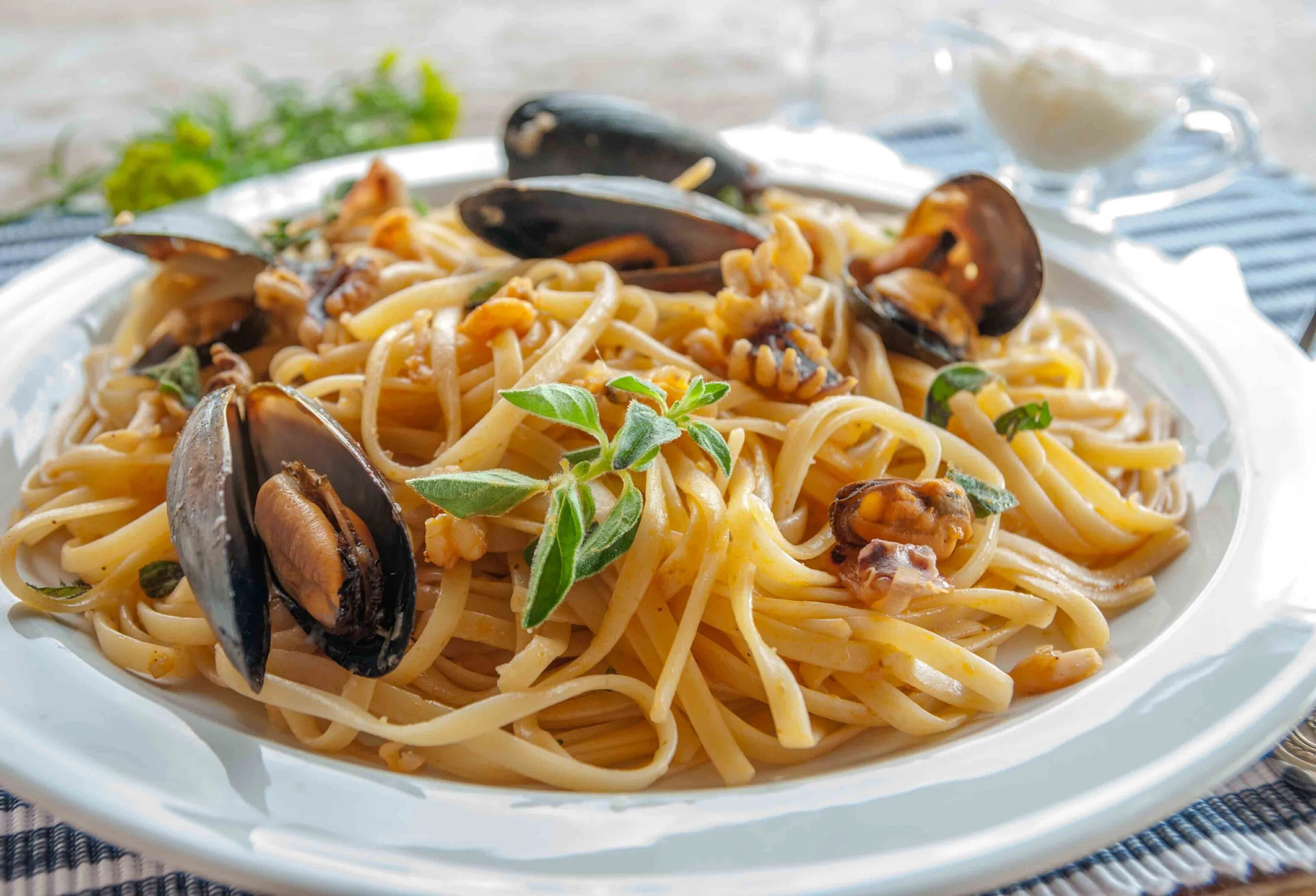 Итальянские макаронные блюда. Паста маринара. Маринара из морепродуктов. Спагетти маринара с морепродуктами. Паста маринара рецепт.