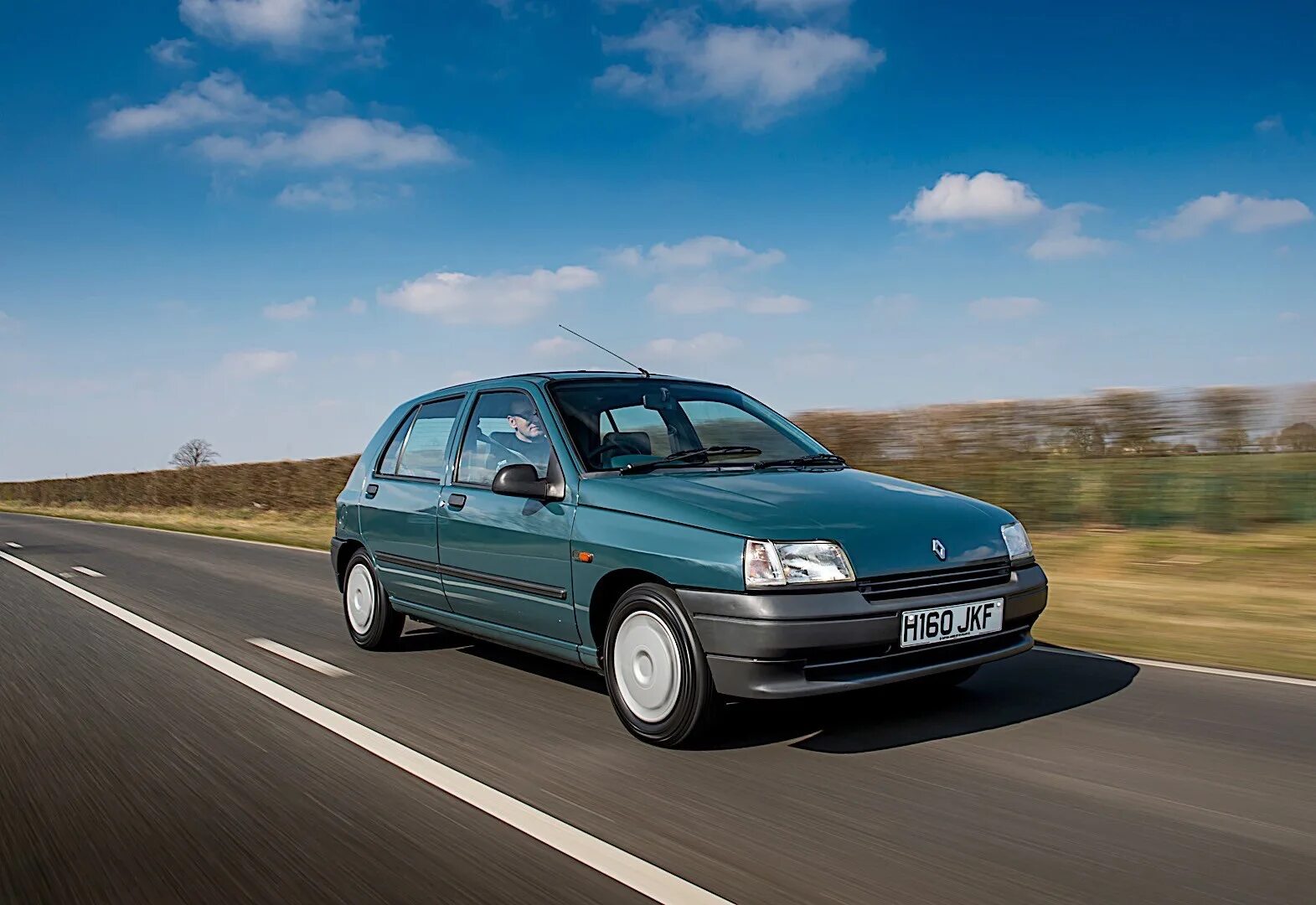 Renault clio 1990. Книга как стать богом. Рено клио 1990. Ваз-2111 жигули. Старше 11 не старше 5.