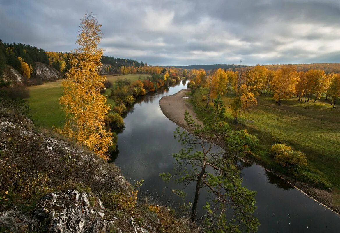 Золотая осень усьва. Осень на вятке. Золотая осень лес река. Осень на реке фото. Осень речка.