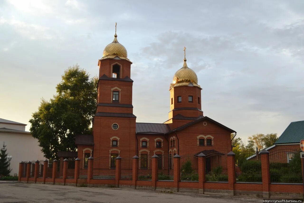 Погода духовницкое саратовская область на 10 дней. Церковь Духовницкое Саратовская область. Храм Илии пророка Духовницкое. Памятники Духовницкое Саратовской области. Духовницкое памятник Баулину.