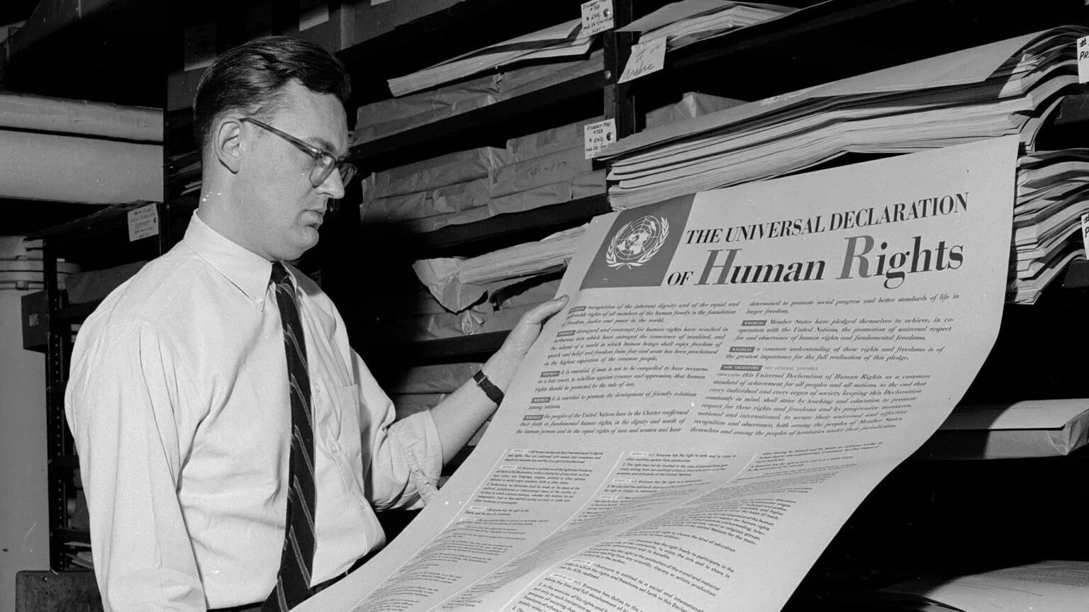Человек из оон. Всеобщая декларация прав человека 1948 года. Генеральной Ассамблеей ООН 10 декабря 1948 года. Декларация прав человека ООН 1948. Всеобщая декларация прав человека 10 декабря 1948 года.
