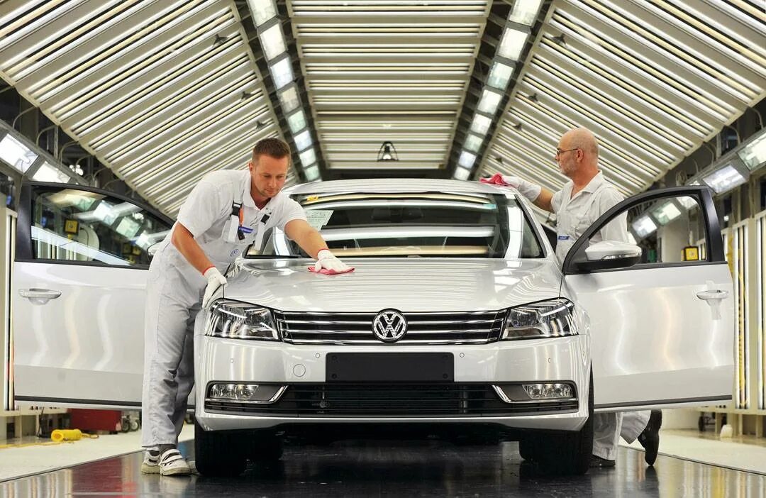 Volkswagen сборка. Завод Фольксваген в Германии. Автоконцерн Volkswagen. Автоконцерн Фольксваген груп. Фольксваген сборка в Германии.