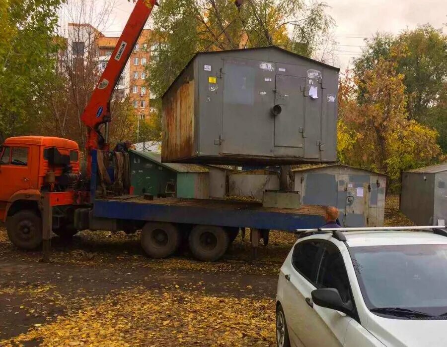 Машины которые возят мебель игрушки. Автомобиль в контейнере. Контейнер для перевозки автомобилей. Контейнер для перевозки автомобилей. Строительный пикап.