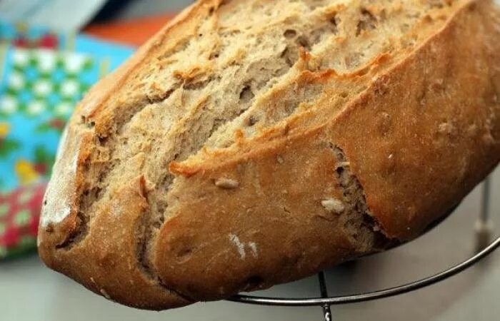 Рецепт гречневого хлеба в духовке. Гречневый хлеб. Хлеб с семечками. Хлеб с семечками в духовке. Домашний хлеб с семечками в духовке.