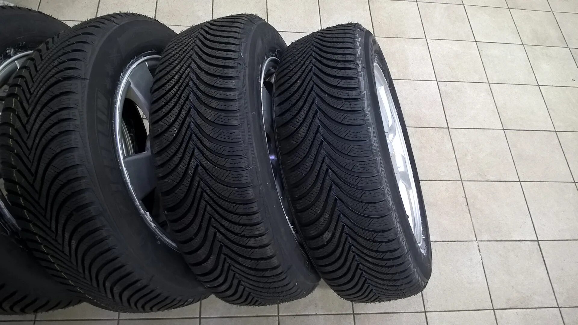 Купить резину мишлен r16. Michelin Pilot Alpin 5 SUV 235/60r18. Шины 205/60 r16 Michelin Alpin 5. Michelin 205/60 r16ț. Мишлен пилот альпин 5 205/55/16.