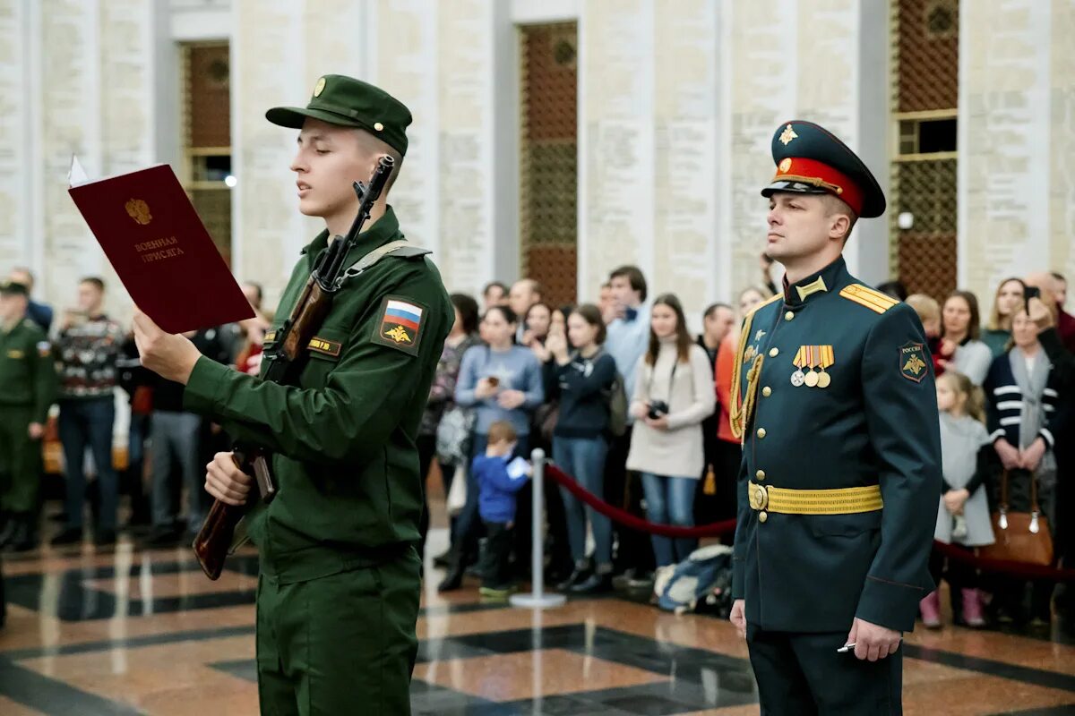 Приняли военно. Военнослужащие. Присяга. Церемония присяги. Церемония воинской присяги.