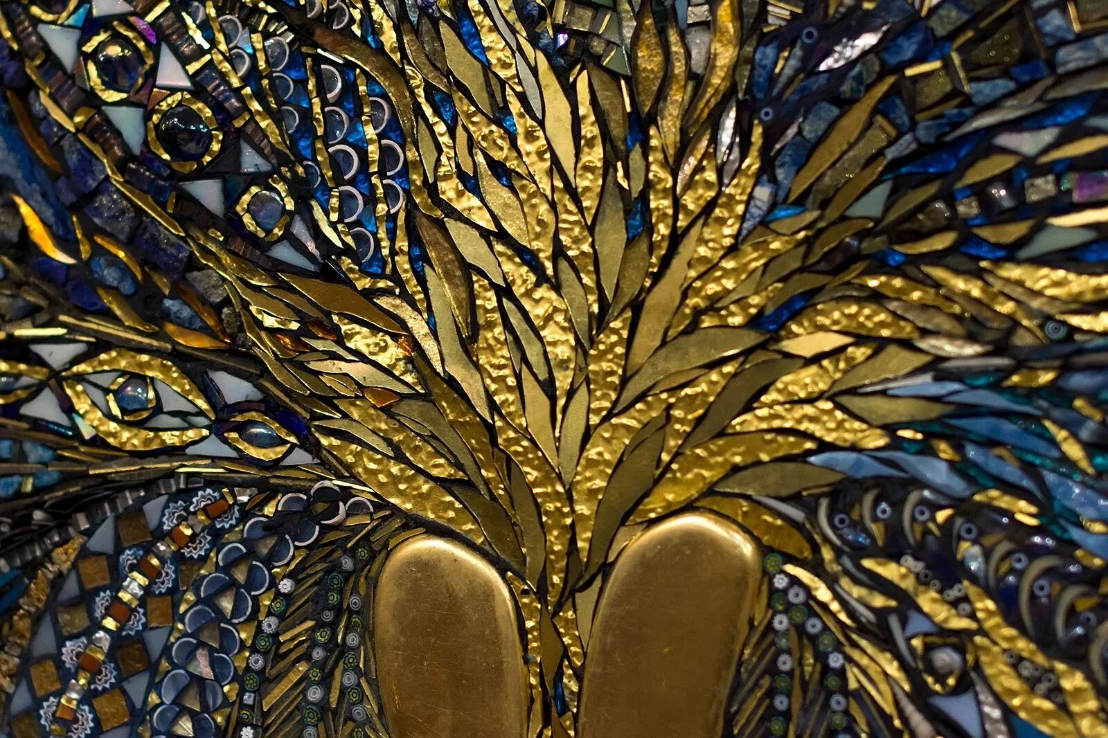 Золотое дерево золотая птица. Мозаики Марко Бравура. Мозаика Марко Бравура художник. Марко Бравура мозаичист. Мозаики Марко Бравура в Тарусе.