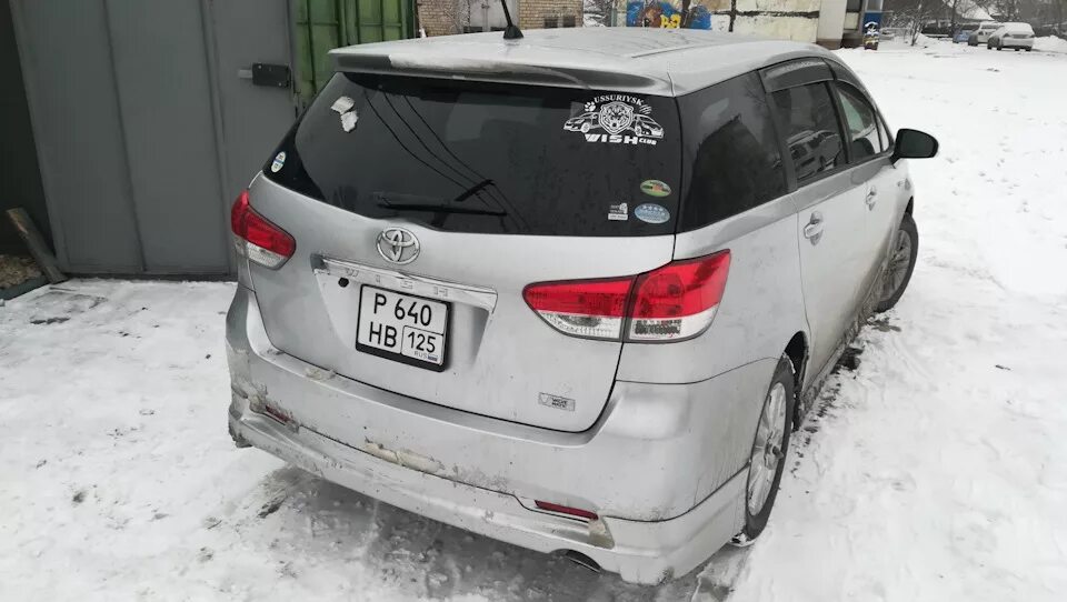 Купить тойота хабаровск дром. Тойота Виш 20. Toyota Wish 20 багажник. Тойота Wish ae20 автозвук. Фара Тойота Виш.