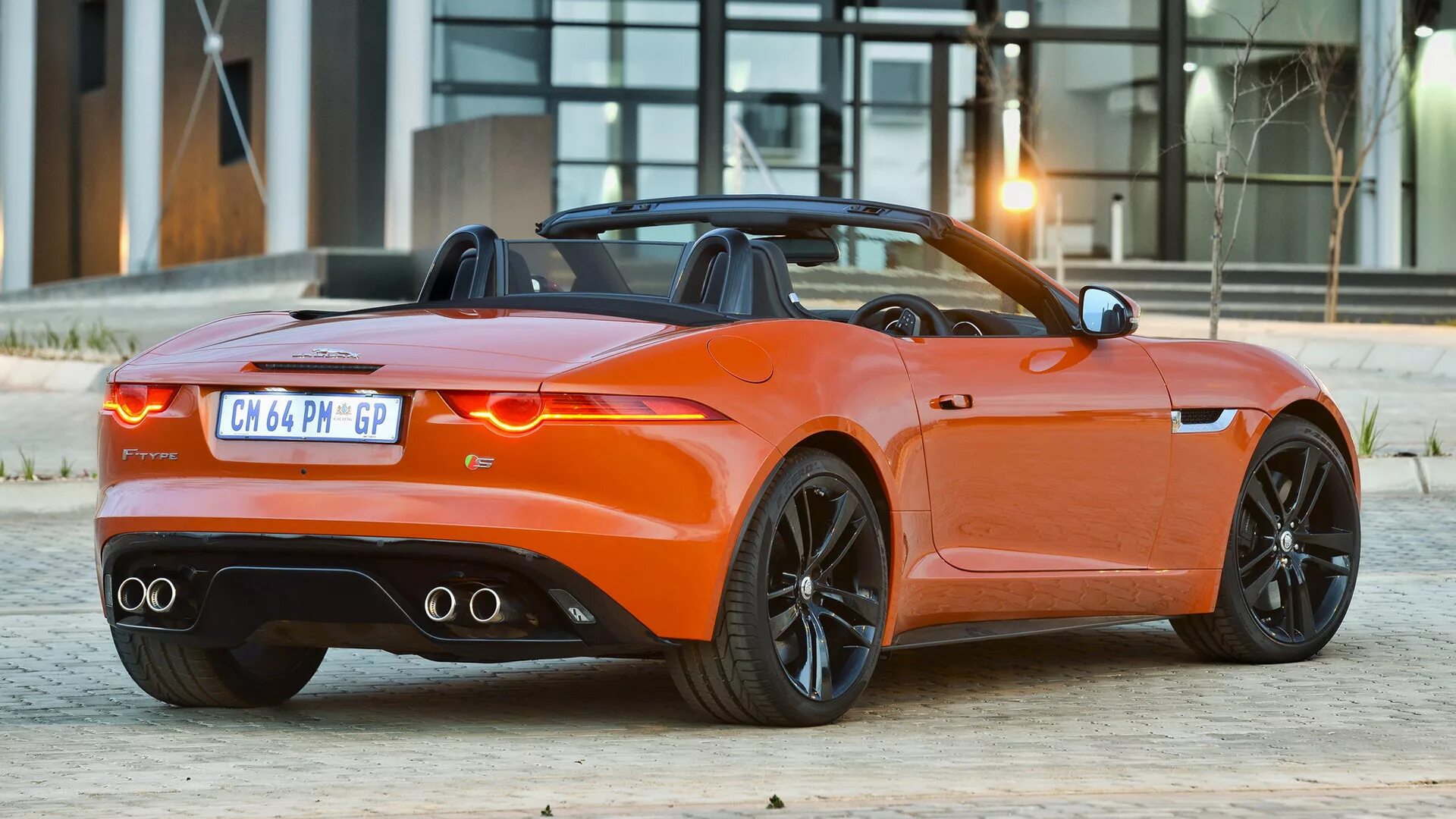 Jaguar f-Type v8 s. Ягуар ф тайп оранжевый. Ягуар Jaguar f-Type оранжевый. Оранжевый машина Ягуар f- Type 5.