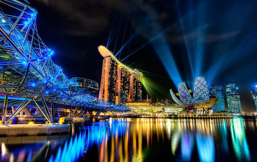 Сингапур лазерное шоу. Сингапур лазерное шоу. Сингапур singapore. Туас сингапур. Сингапур достопримечательности.