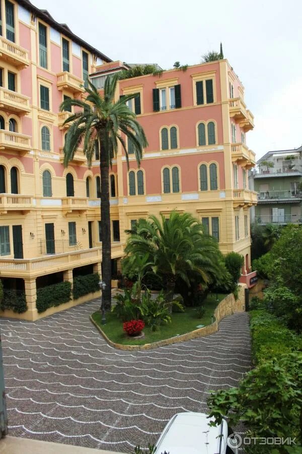 Сан-ремо италия фото. Сан-ремо италия достопримечательности. Royal hotel sanremo спальня. Отели в сан ремо италия. Отель сан ремо москва.