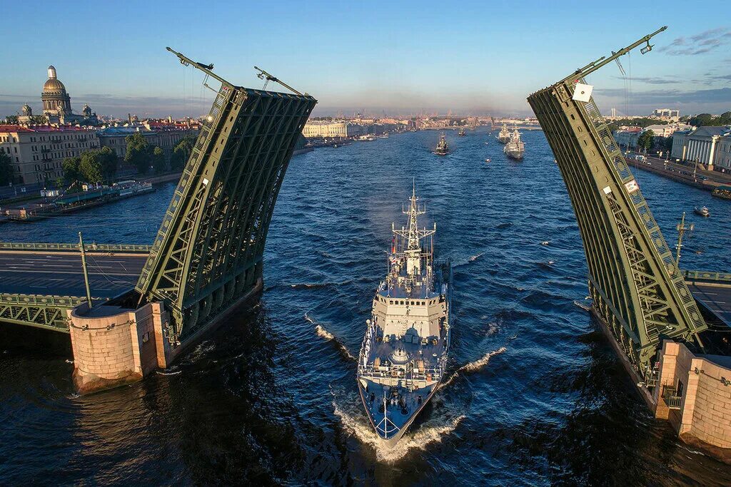 Какое событие связано с дворцовым мостом. Разводной мост в Санкт-Петербурге. Разводные мосты Питер 2022.
