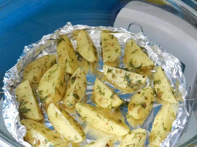 картошка в стеклянной посуде в духовке. картофель запеченный в аэрогриле. картофель запеченный в аэрогриле. картофель запеченный в аэрогриле. картошка по деревенски в аэрогриле.