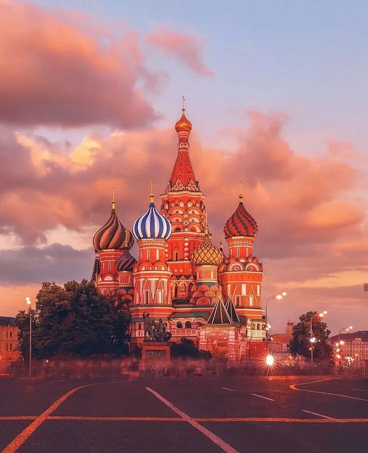Starting my day with hot chocolate and marshmallows #moscow #russia #cluse Russi