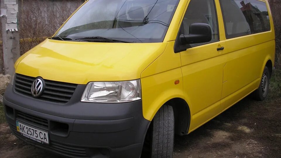 Фольксваген Транспортер т5 2005. Фольксваген Транспортер 2005. Volkswagen Transporter t4 желтый. Фольксваген Транспортер 2005 года.